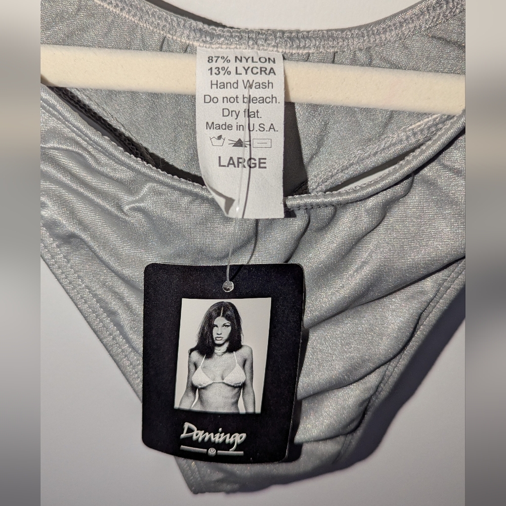 High-Cut Bikini Bottom with V-Waistband (Item 005)